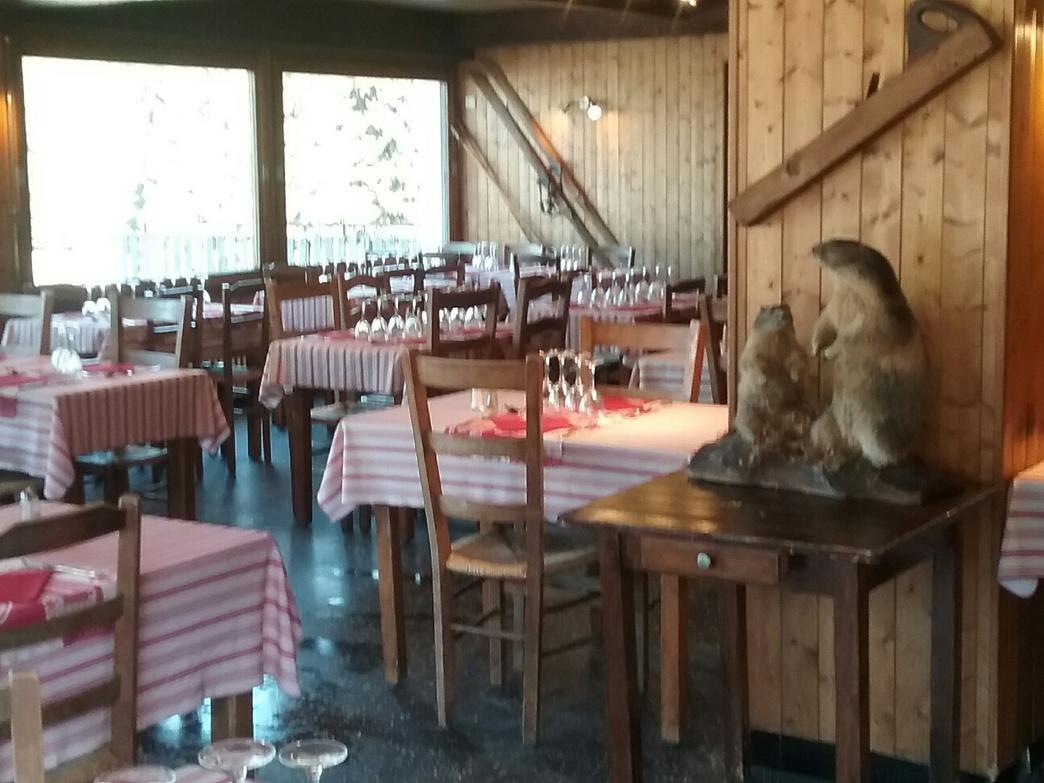 Hotel Restaurant Les Rosieres Манигод Екстериор снимка